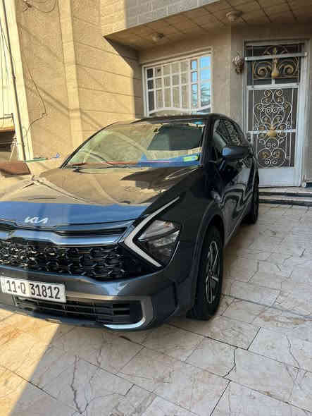 السلام وعليكم سبورتج موديل 2023 وارد امريكي سياره حلوه وجديده بمعنى الكلمه سعرها 190 قفل من الأخير مستعجل عليها *********** صور حادثها بل تعليق وصارت بيها طخه خفيفه بقبق جنطه
