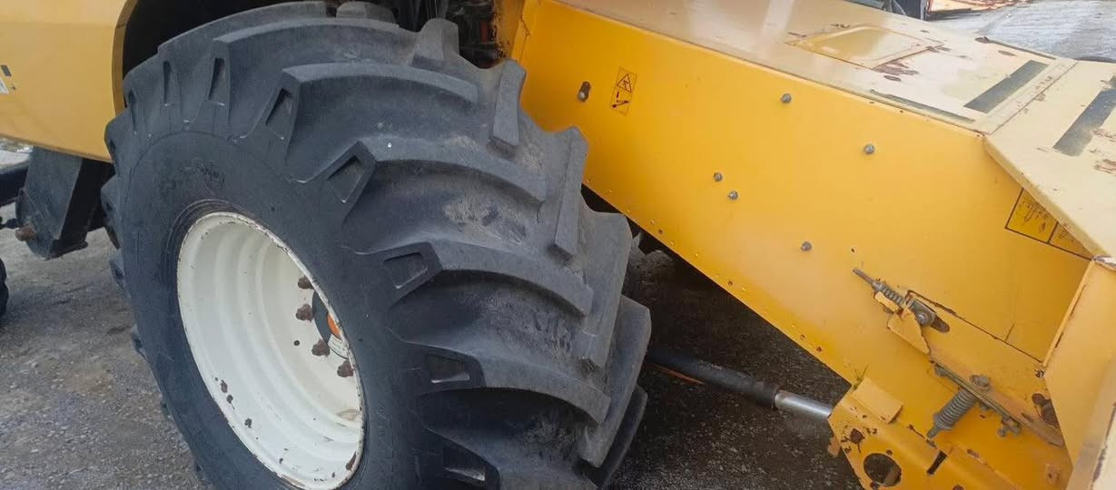 حاصودة للبيع
مواصفات :
*موديل 2013
*قایش 5040
*رقم اربیل
*أوروبي بلجيكي اصلي
*مكفول كفالة عامة

العنوان : كركوك -قرب مطعم ميديا
رقم الهاتف :
***********
***********
