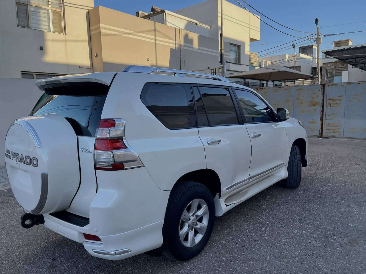 السلام عليكم للبيع  برادو 2013TXL v6رقم اربيل الجديد وسنويه لغايه 2028 بسم شركه تريد مداور او وكاله
 ماشيه 126
شرط تمشي 120 دك :
ومكينه كير كله كفاله سياره
ابيع صبغ عام وسونار موجود بل منشور مواصفات معروفه مواصفات
حساسات خلفيه
كأمره خلفيه
ثلاجة
تبريد ثلج
تخم تاير جديد
حداديه صدر جديد
بصمه تشغيل V6
كرسي جلد
فور ويل مانع منحدرات
لايت اسود زنون
وبعد بيها مواصفات هواي
العنوان نجف
سعر 220وبيه مجال شي بسيط اكثر استفسار اتصال على رقم
***********
