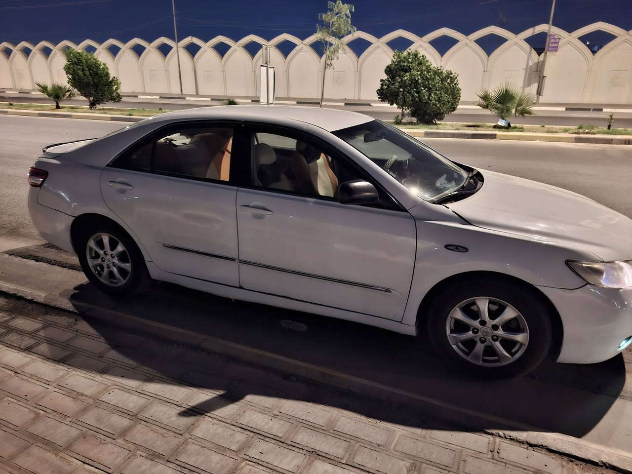 السلام عليكم كامري خليجي 2008 كير ومكينه وتبريد خير من الله داخلها صاج والسياره باسمي رقم بابل مكاني كربلاء وسونار السياره موجود بلصور السعر شده وخمسه ***********
