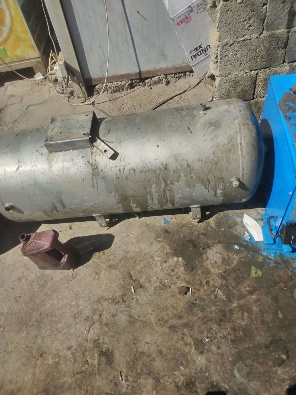 سلام عليكم بطل كمبريسر للبيع التصال على *********** بطل فارغ السعر 125 الف
