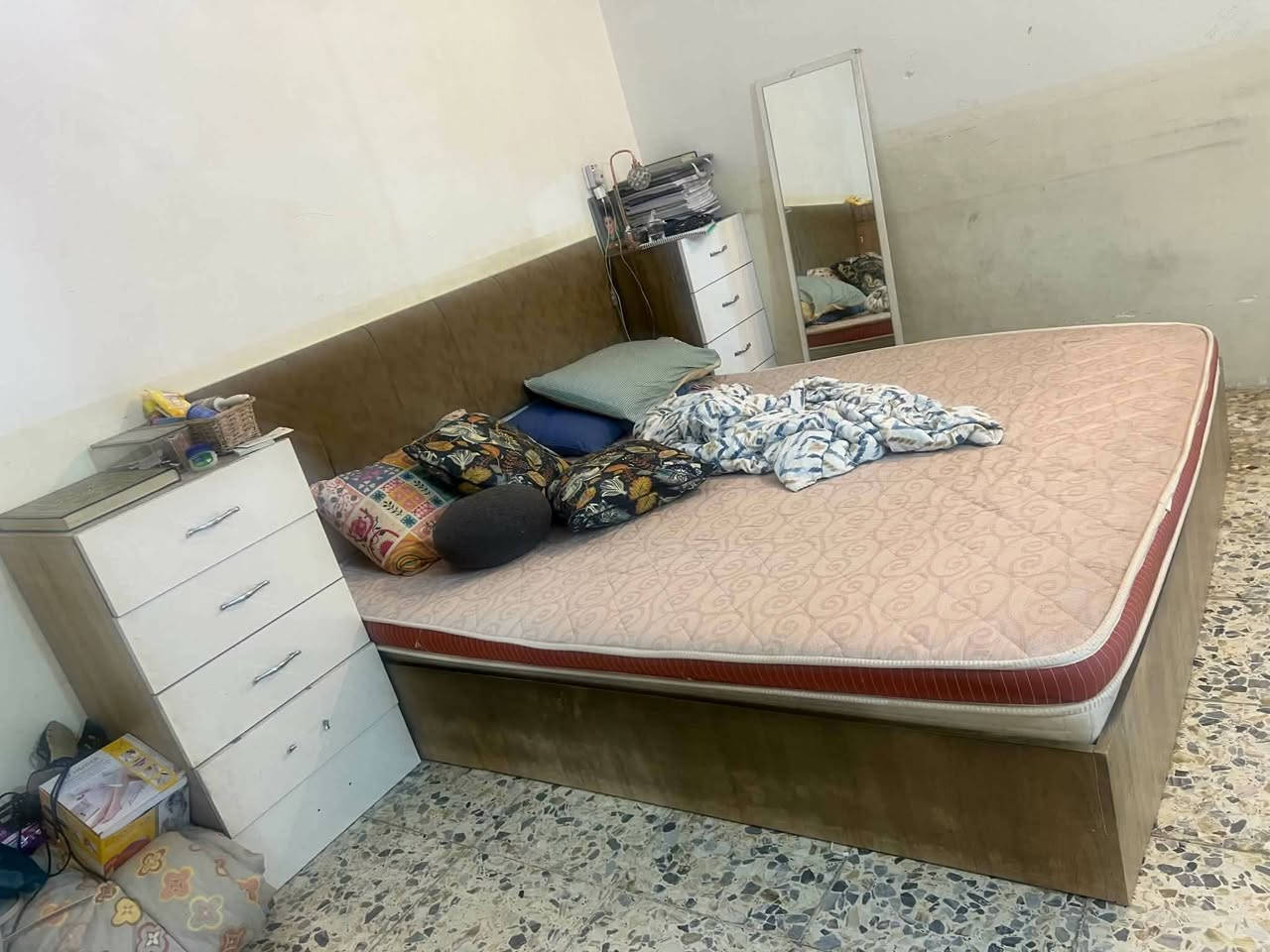 سلام عليكم غرفه 5 قطع سعر معه نقل ونصب 375 الف 
اي استفسار رقم ***********

