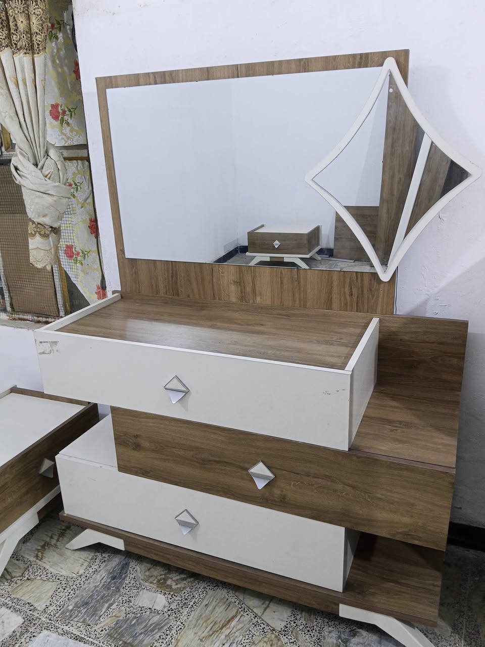 سلام عليكم غرفه تركية 8 قطع نضيفه جدا وشغل درجه اولى وثكيل مع تخم تركي 10 مقاعد نضيف مكاني بغداد ***********
