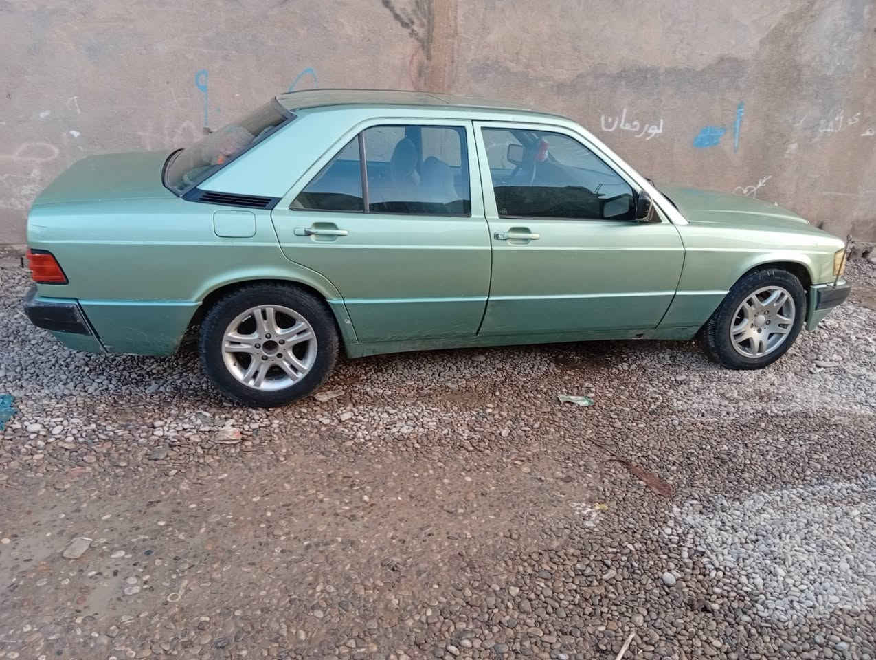 سڵاوهاوڕێیان مارسیدسێ کی پاکوجوانم بۆهێناون مۆدێلی 190بێ تەقەوڕەقەیە نرخی 31وەرەقەومەجالێ کی کەم ***********
