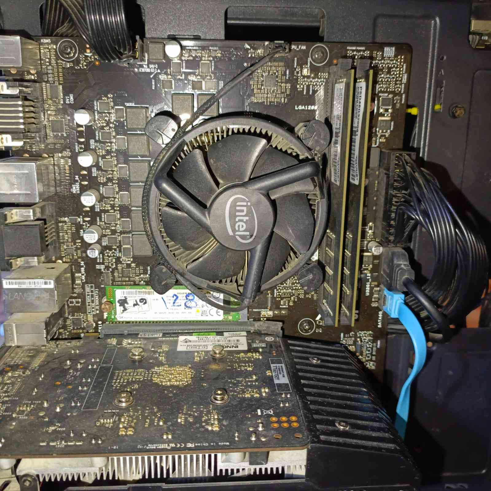 السلام عليكم من رخصة الادمن
🔥 PC Gaming للبيع 🔥

✅ Core i5 10th Gen F
✅ RAM 16GB 3200MHz
✅ GTX 1650 4GB
✅ M.2 128GB
✅ SSD 500GB
✅ HDD 500GB
✅ ASUS H510
✅ DeepCool 750W Bronze PSU
✅ 4 Fans RGB

الجهاز نظيف وأداءه ممتاز ويشغل أغلب الألعاب بسلاسة 🎮
مناسب للـ Gaming والدراسة والمونتاج

💰 السعر: 700 ألف قابل للنقاش للجادين فقط

📍 كربلاء - طويريج - شارع الباشه


**إذا كنت صاحب هذا الإعلان وتريد حذفه لأي سبب، رجاءا أرسل رسالة إلى الدعم الفني**