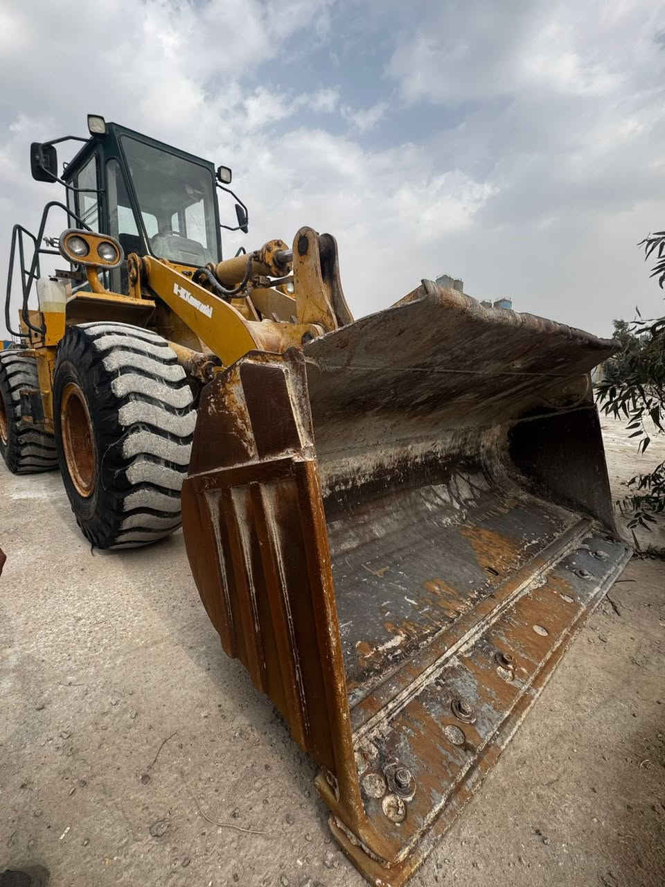 السلام عليكم  شفل للبيع كاوسكي امريكي مكينه بصندوك كير ما مفتوح حجم 70  ***********
