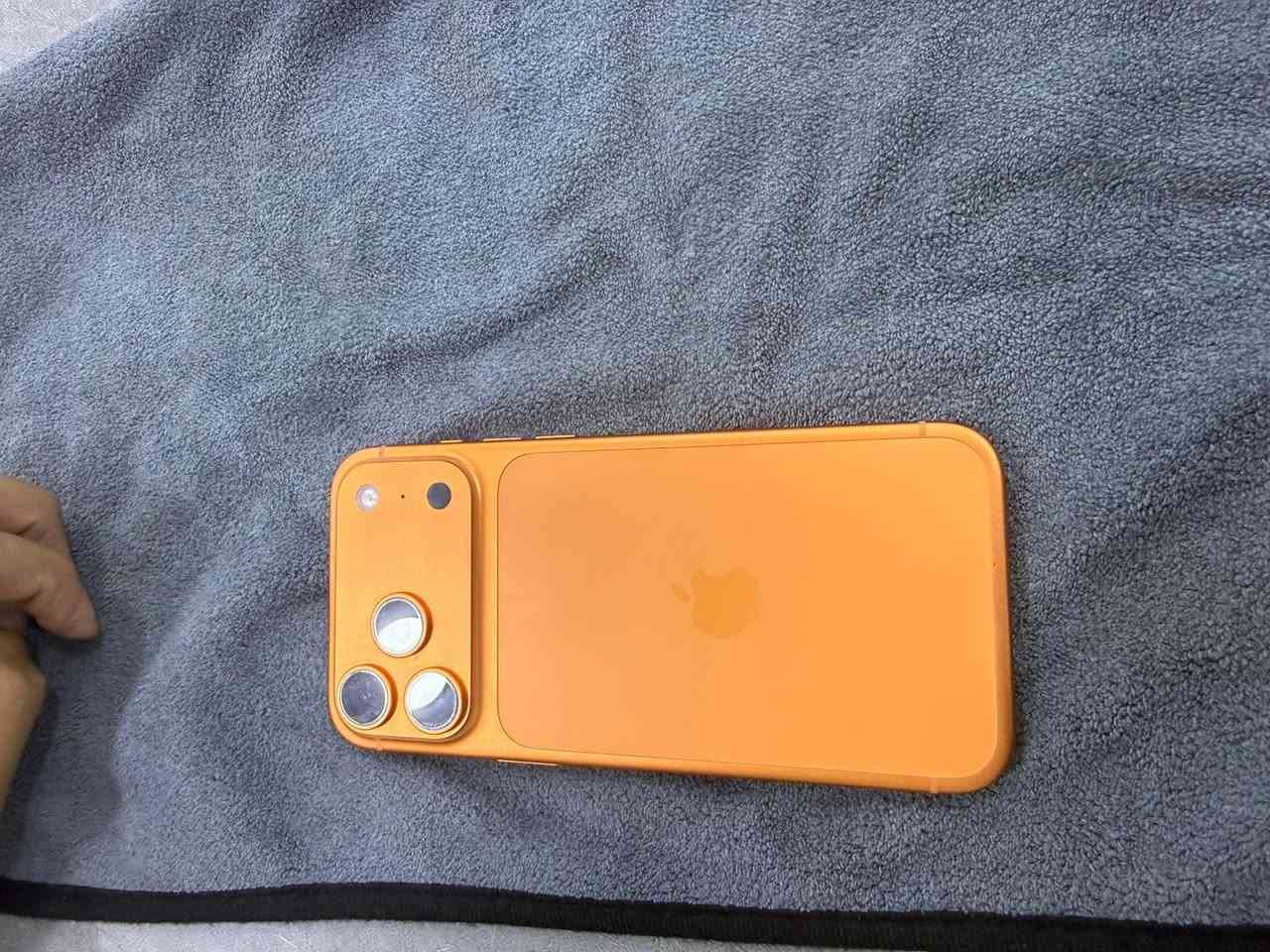 سلام عليكم 17بروماكس ايسيم ذاكره 256مشحون 50مره بطاريه 100جديد صارله اقل شهرين سعره 1750قفل رقمي ***********
