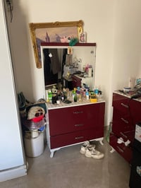 غرفه للبيع نظيفه مابيها ضرر فقط سجه مال ميز تواليت معوجه تتعدل بسيطه و...