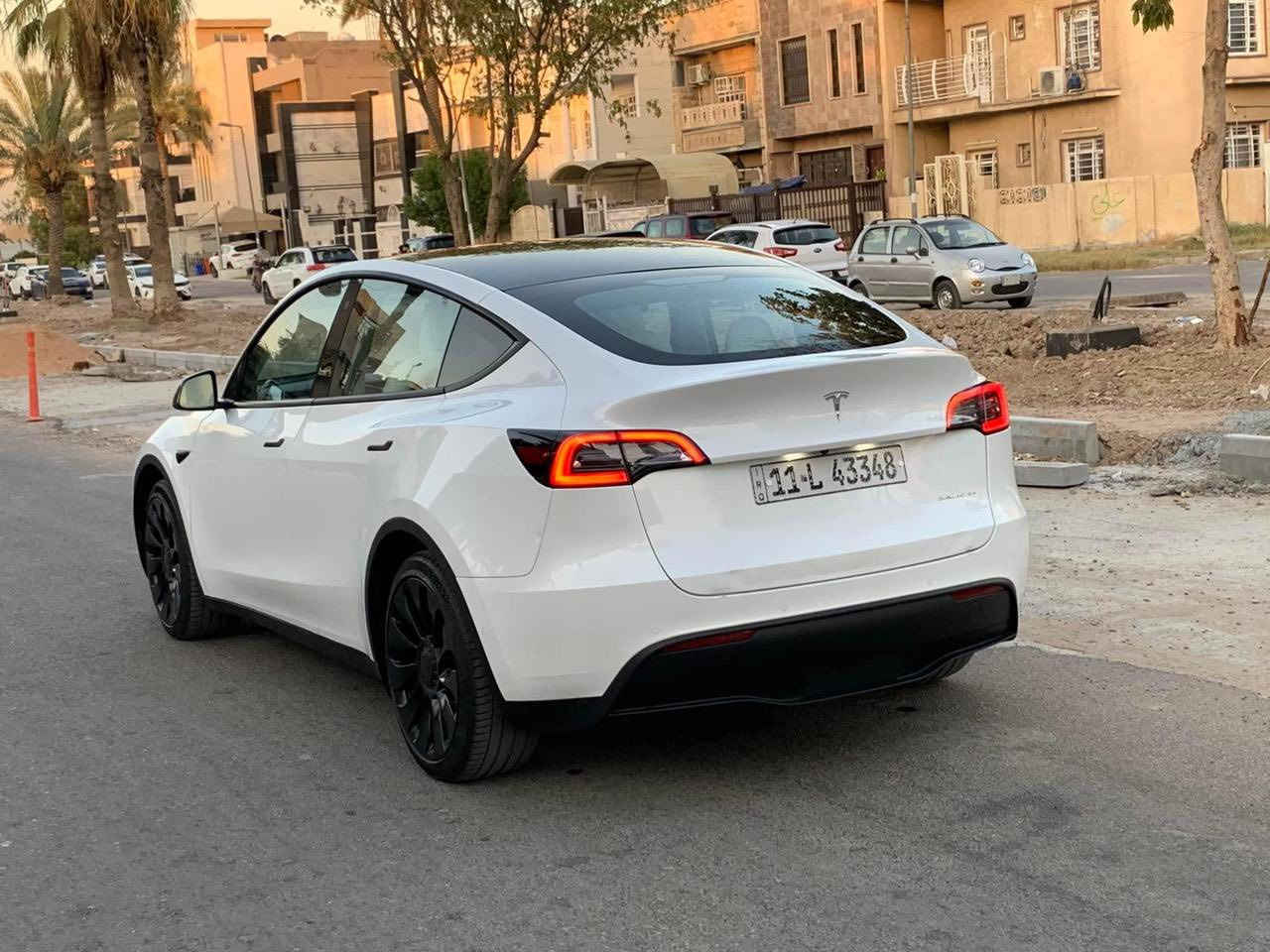 السلام عليكم
تيسلا y موديل 2022 مواصفات Y دبل ماطور 
السياره جديده جدا
عدد المقاعد 5 راكب
اللون الخارجي ابيض  
الضرر : نص جاملغ صبغ اثر شخط بدون ضربه 
ماشيه 27 

الاضافات :
• بطارية حجم 83k واط
• تقطع بالشحنة 500/550 كيلو 
• محرك كهربائي بقوة 440 حصان
• نظام دفع رباعي 4*4 
. داخل ابيض 
• سقف بانوراما زجاج
• شاشة كبيرة حجم 15 بوصة
• كاميرا خلفية
• حساسات خلفية
• كاميرا امامية
• حساسات اماميه
• كاميرا جانبيه 
• كراسي كهرباء جلد 
• كراسي كهرباء
• كراسي مدفية
• رادار امامي
• رادار خلفي
• رادار جانبي
• مانع تصادم
• محدد مسرب
• كاميرات عدد 8 
• حساسات جانبيه
• مثبت سرعة
• كاميرات محيطيه 360° 
• تحكم بالسياره عن طريق الشاشة
• نظام قيادة آلية Auto Pilot
• عداد ديجيتال
• تشغيل تلقائي
• نظام قيادة ذاتية Full Self drive
• نظام (RCTA) للتنبيه عند الرجوع للخلف
• نظام (RSA) لكشف لافتات السرعه للطريق
• نظام (PSC) الرادار الذكي لمنع الاصطدام 
• نظام (LTA) لتحديد المسار على الطريق
• تشغيل عن بعد
• الدخول الذكي
• نظام ترفيهي كامل متكامل يحتوي على ( YouTube / WhatsApp / Tik Tok / Netflix)
• Wifi
• GPS
• MAPS
• Bluetooth
• AUX
• USB
• أوامر صوتية voice commands
• اضوية امامية LED
• اضوية خلفية LED
• كشافات ضباب LED
• إنارة امامية زنون Full LED
• إنارة امامية Auto 
• موري ديجيتال
• نظام محاكة ذاتي للسياره من الخارج
 . ويل 20

السعر 217 ورقه وبي مجال بيع فقط متواجد  خاص واتساب ***********
