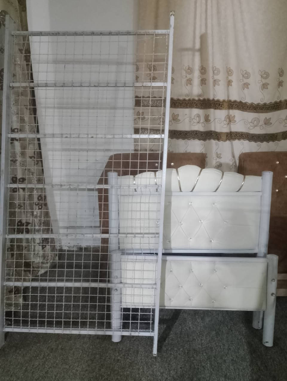 اغراض للبيع
قنفات عدد 2 السعر 75 وبيها مجال 
سرير حديد ابو النفر السعر 60 وبي مجال 
سنك السعر 30 وبي مجال 
معرض حديد السعر 100 وبي مجال 
براد ماء شغال السعر 60 وبي مجال 
رقمي ***********
