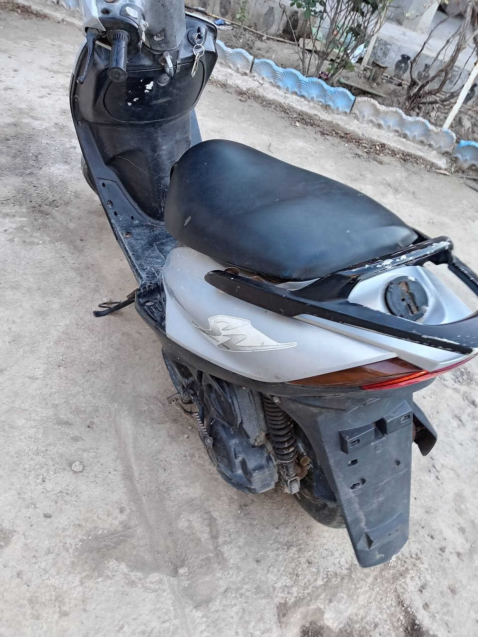 سلام عليكم دراجة البيع ماكس 140 دراجة نكرة سلف مكينة ناعمة دراجة مابيهة نقص علا أيدي سلف شغال كهربايتة كاملة خير من الله كفرات اصليه ***********
