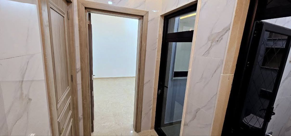 دار للبيع 150 متر حي الجامعة شارع 20 قطاع 26 بناء زيرو طابقين 
يحتوي على 4 غرف نوم وصالتين ومطبخ حار وبارد واستقبال ومنور عدد 2 مع شلالات وحدائق داخليه الغرف نظام سويتات واجهة بورسلين ارضيه مرمر السقوف جمس بورد كهرباء بوري ارضيه رفت 

__العنوان المكتب /النجف الاشرف _حي العدالة _شارع المستوصف 
 
نستقبل جميع العروض التجارية في كافه احياء النجف اداره مكتب الميار للعقار 

🟨للاستفسار الاتصال على الرقم التالي او مراسلة الصفحة 
 
📞 عباس الجنابي ***********
