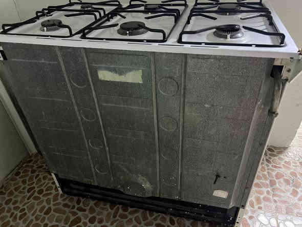 سلام عليكم طباخ للبيع 6عيون السعر 125الف وبي مجال حك الجيه وهاذ الرقم خابر***********
