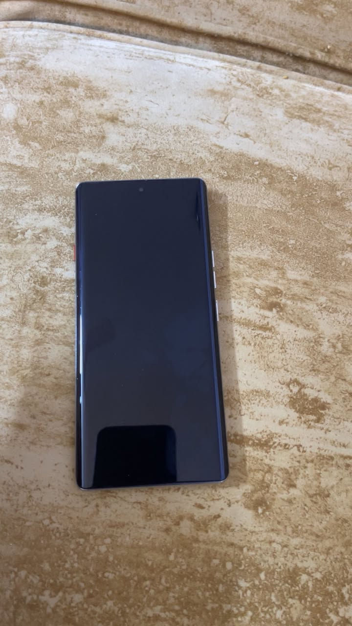 السلام عليكم جهاز البيع 
تكنو 40 برو 5g ذاكره 256 
الجهاز جديد لا مفتوح ولا امصلح ابد مكاني بغداد 
حي حطين نفق الشرطة((***********))
السعر ((٢٦٥)) الف بي مجال كلش بسيط
