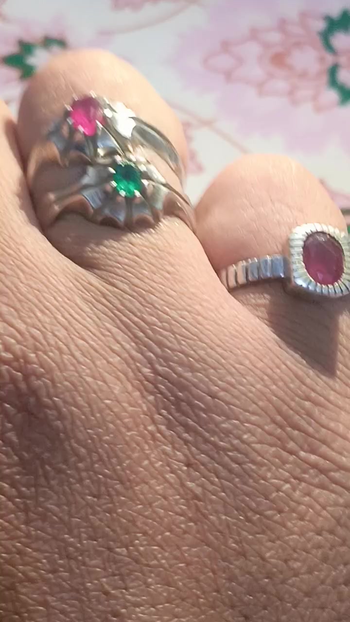 سلام عليكم من ارقى المجوهرات 
عالية الجوده ونقاوه 
زمرد كولمبي 
ياقوت افريقي فرط رمان عدد ثنين


**إذا كنت صاحب هذا الإعلان وتريد حذفه لأي سبب، رجاءا أرسل رسالة إلى الدعم الفني**