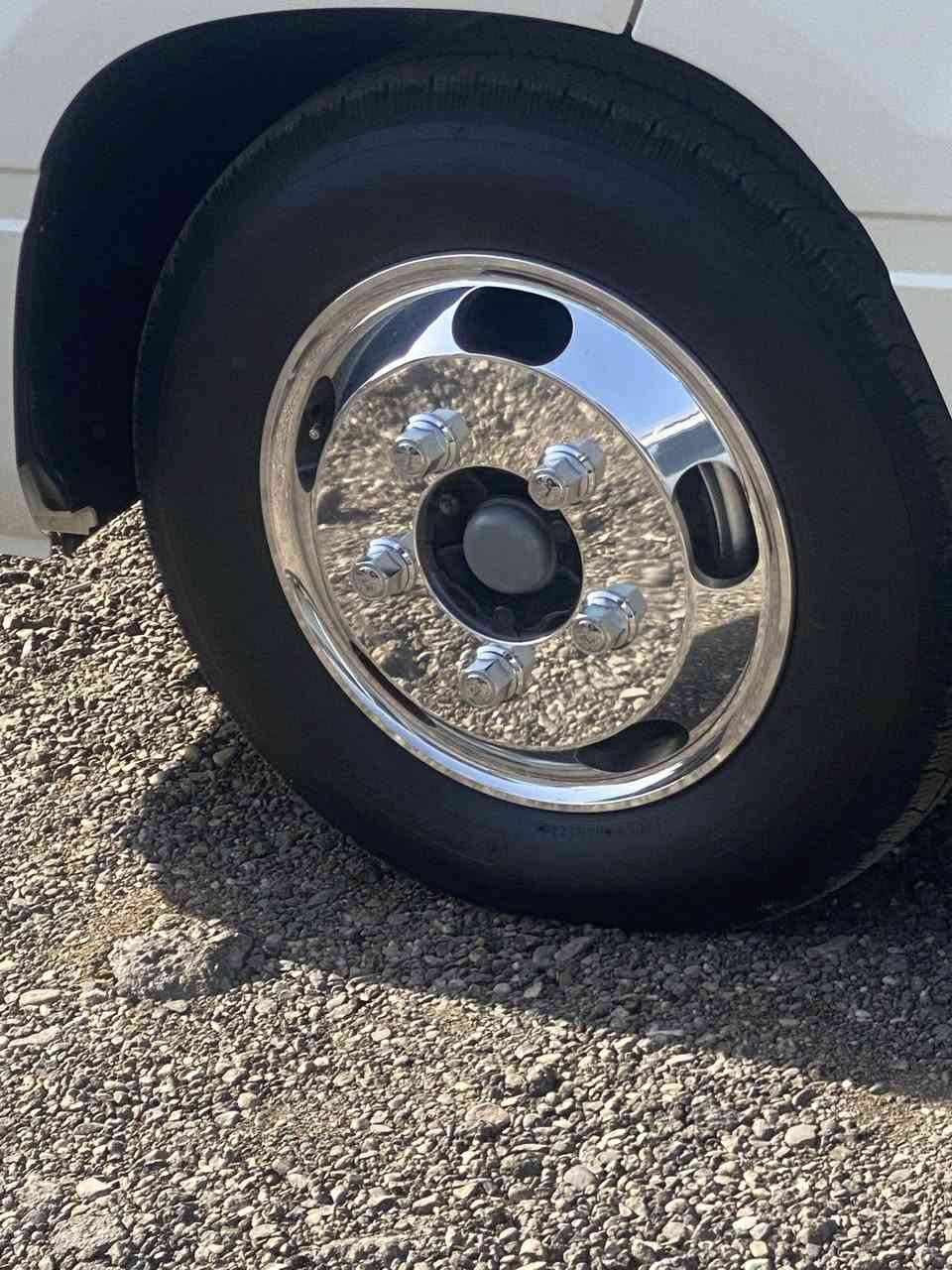 السلام عليكم ويل كب كوستر للبيع ١٧ونص السعر ٧ورقات هوه وستدات اماميه مكلف بلنشر الموشراي لا يتصل مكاني بصره ***********
