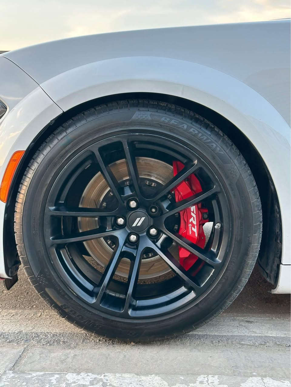 Wide Body ( Scat Pack ) دودج جارجر فول فتحه
الموديل: [2021 ] رقم بغداد 
المحرك: [V8 / 6.4]
الكير: [ أوتوماتيك ]
الممشى: [29 الف ميل ]
اللون : [ ابيض ]
الحالة: [ السيارة ضررها موضوح بالصوره المدكر بس مبدلة]

[ المواصفات ]
- فتحة سقف
- فجوج بريك بريمبو أمامي 6 بستم والخلفي 4 بستم
- تشغيل عن بعد + بصمة تشغيل
- شاشة كبيرة
- كاميرا + كار بلي
- سستم سماعات ( هارمن )
- مقاعد جلد + الكنتارا
- مقاعد كهربائية
- مقاعد خزن ميموري
- مقاعد تدفئة + تبريد
- السيارة فوووول مواصفات عدا الرادار
[ الاضافاات ]
فيت بم ريسنك + بلكلات ريسنك + كاج كان
محرك وكير برغي مامفتوح بيهم السياره استخدام شخصي ماداخله استعراضات نظيفه وكلش معتني بالدهن والمحسن
السعر 343
للتواصل واتس اب او اتصال
***********
الشراي يتصل كل التفاصيل مذكوره مع صوره الضربه مامتواجد ع الفيس Singapore
