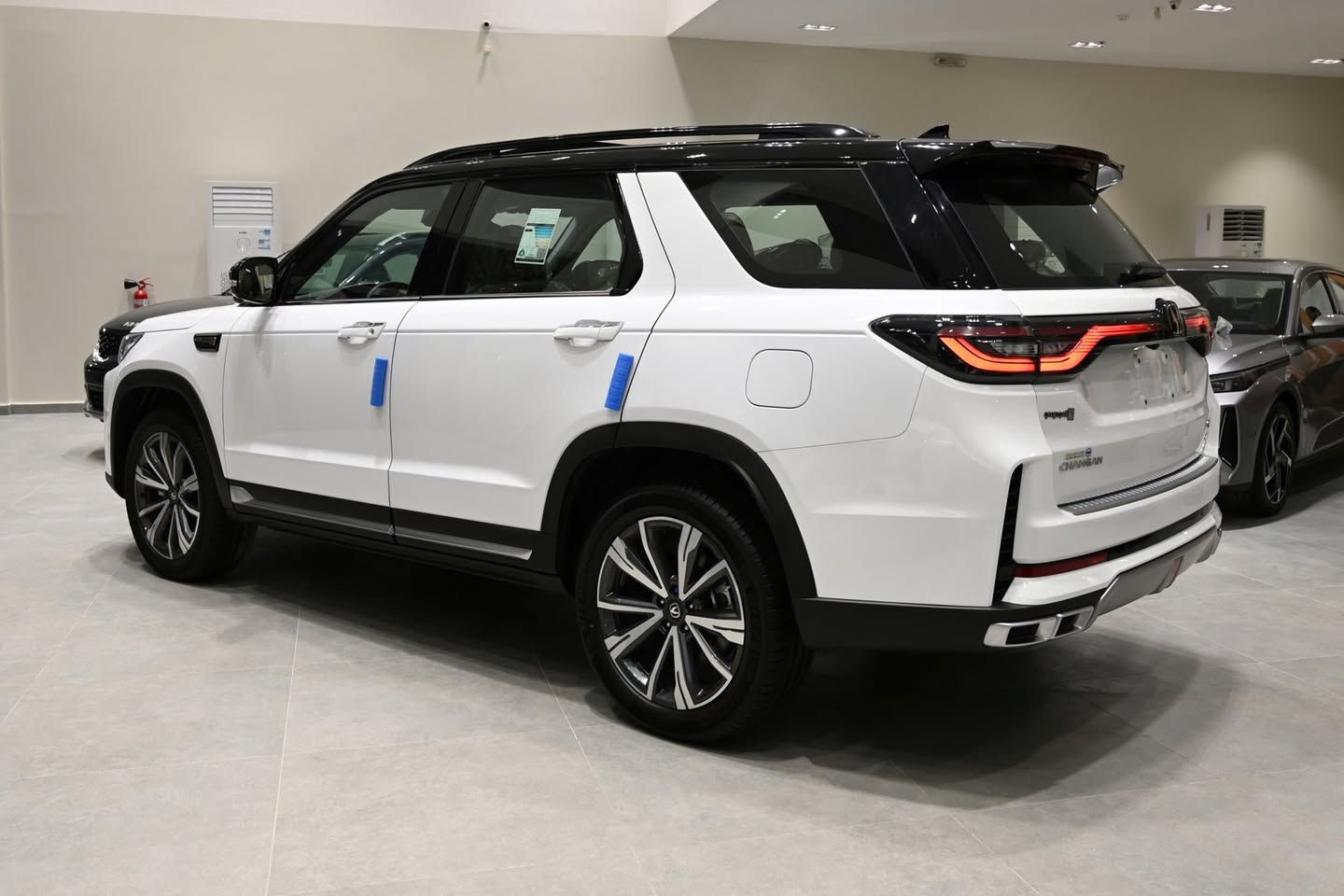 شانجان ses 95مديل2025.  السياره ماشيه7000 مكفوله عدا باب جهه السايق ضربه بسيطه جدآ  السياره حره ما مطلوبه للشركه  رقم بغداد سعر 3دفاتر للاستفسار ***********. مكان السياره بغداد
