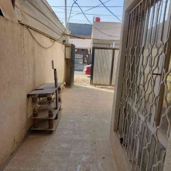 للايجار 
دار طابقين100م بناء حديث، 
يحتوي، على غرفتين استقبال مطبخ 
يحتوي، على سبالت عدد ٢وثلاجة وكانتر 
العنوان /الاكرامين بداية شارع ام البنين ع
للاستفسار 
***********
***********
