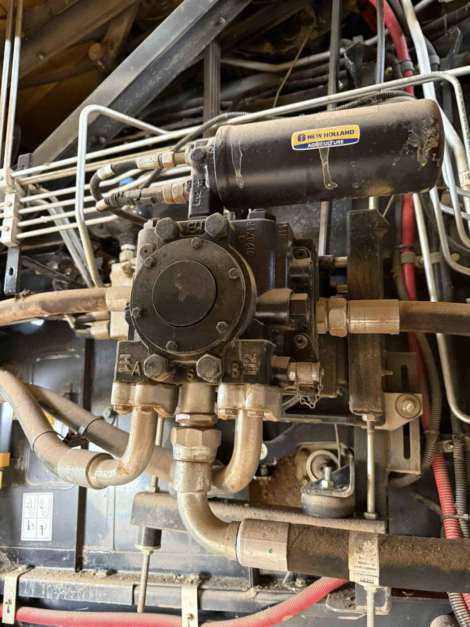 السلام عليكم للبيع حاصده2025 فول مواصفات اخت الزيرو خمسه بلم تاير حرفش سرد كهربائي ساعات العمل350ساعه  السعر175 وبيها مجال/***********
