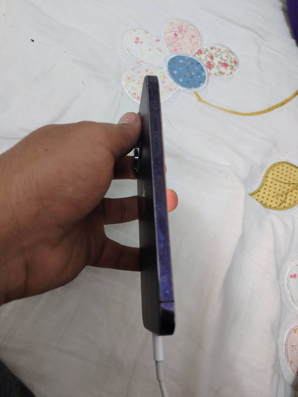 سلام عليكم ايفون 14 برو ماكس لبيع مكفول مبدل سماعه الجوه فقط دبل سيمكارت بطاريته ٨٥ بدون ملحقات سعر ٧٥٠ وبي مجال جدآ بسيط ***********وتساب
