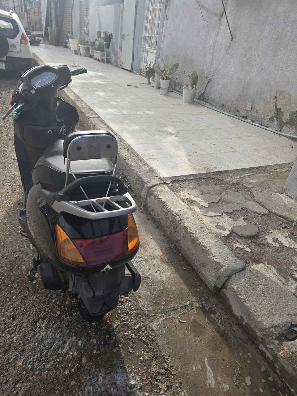 السلام عليكم دراجه سبيسي للبيع دراجه جديده صار ٣ أشهر نازله من رنبه دراجه جديده خير من الله السعر واحد وربع وبيها مجال  الشراي يتصل ودلل ***********
