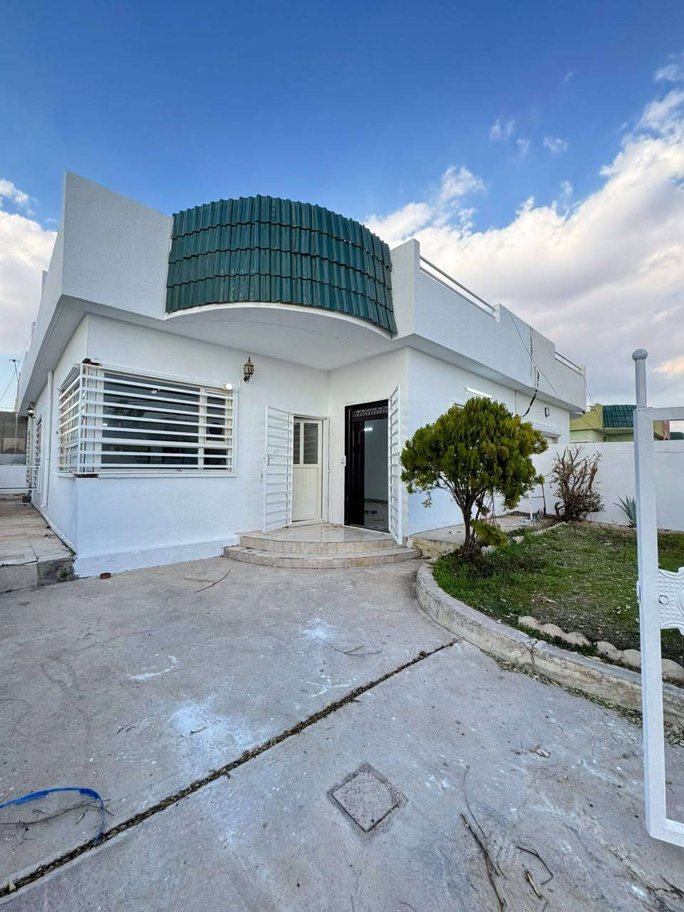 #البیت  للبيع في_ مجمع شاهان ستي #
مساحة ١٢٨ متر 
يتكون من ( استقبال_غرفتين نوم - صالة - مطبخ - صحيات ) 

متوفر به جميع الخدمات ( ماء - كهرباء - سكويرتي - اسواق - مسجد - مدارس - ملعب )
￼⁨للمعلومات  - اكثر
***********
***********
شركة باغى لاوان للاستثمار العقاري في اربيل
———————————————
#خانوو بؤ فروشتن له كومه_لگاى شاهان ستى#
رووبه رى 128 متر
پيكهاتووه (ژووری میوان-2 ژوورى نوستن - ژوورى پشوازى- مطبخ- حمام و تواليت-)

***********
***********
⁩
# بغداد# موصل# كربلاء# اربيل# بصره# نجف# صلاحالدين# كركوك# سليمانى# دهوك# العام‎# المانيا# هولندا# لندن# تركيا# عمان#
