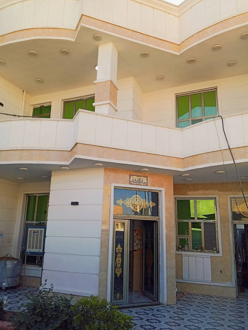 سلام عليكم بيت للبيع صوفيه شارع أربعين خلف مرطبات دريم 
المساحه 280م
استقبال
مطبخ 
صاله عدد 2
غرف نوم 4
صحيات 4
السعر 280 وقابل للتفاوض 
للاستفسار رقم الهاتف ***********
