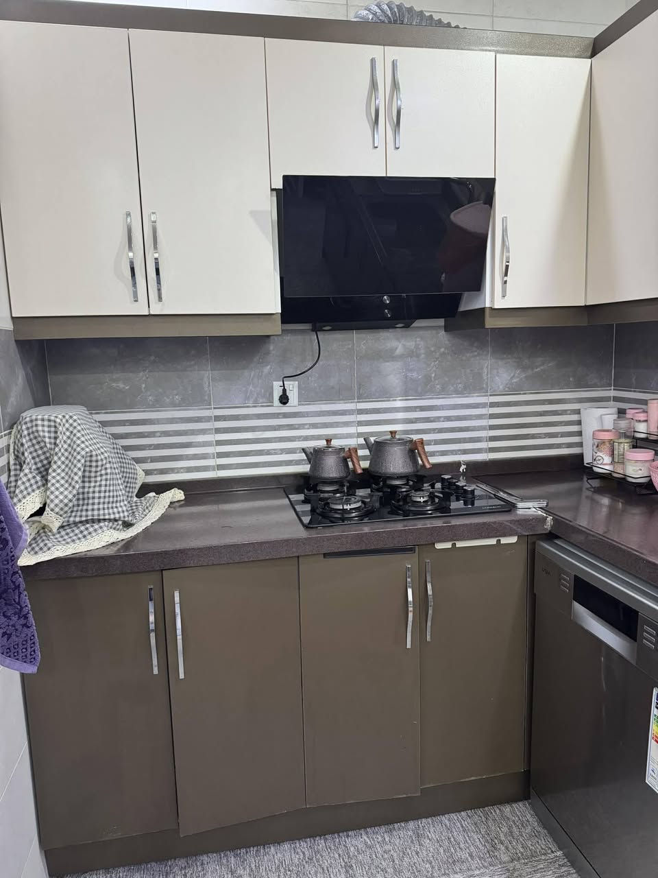 كاونتر خشب للبيع المرمر بي فطر شويه سعره ٣٥٠ بي مجال الشراي يراسلني عالخاص


**إذا كنت صاحب هذا الإعلان وتريد حذفه لأي سبب، رجاءا أرسل رسالة إلى الدعم الفني**