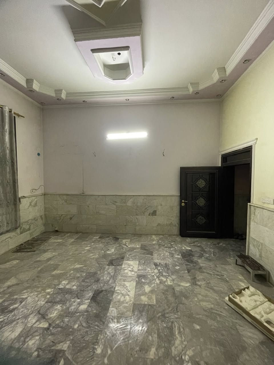 دار للبيع ٢٠٠م مربع ركن ١٣ و نص واجهة و ١٥ النزال ٥ غرف طابقين واحد هيكل موقع ممتاز منطقة المضمار العابد قرب شارع الحشد الشعبي للاستفسار واتساب ***********
