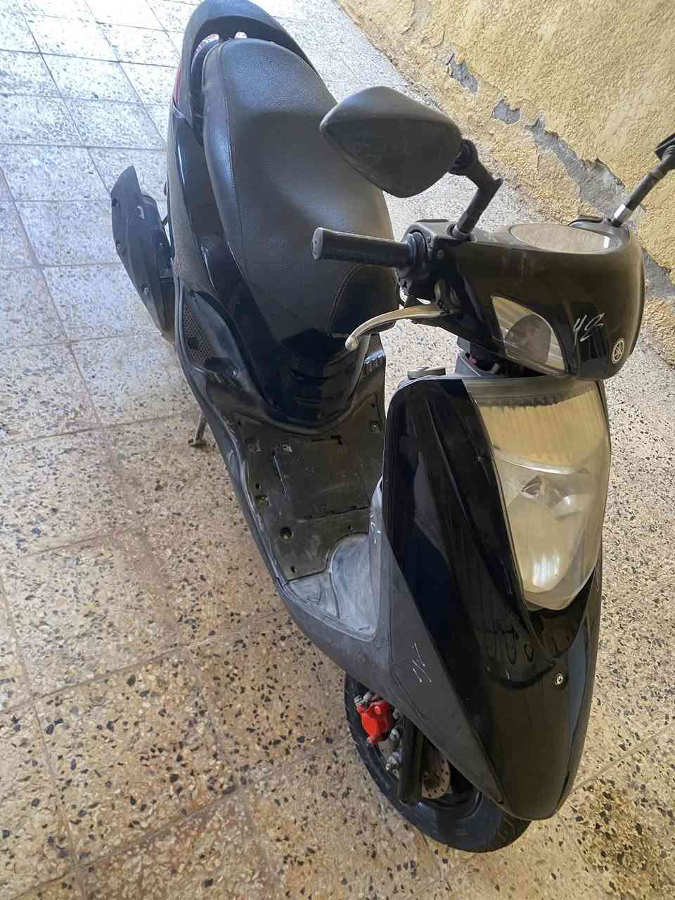 السلام عليكم دراجه بريز ياباني مختمه كله كامله مكمله
نقصه بس باتري نكره سلف باي وقت ترايه وين ميعجبك اطلع بيه 
سعره 600 الف 
مكاني شهربان المقداديه ***********
