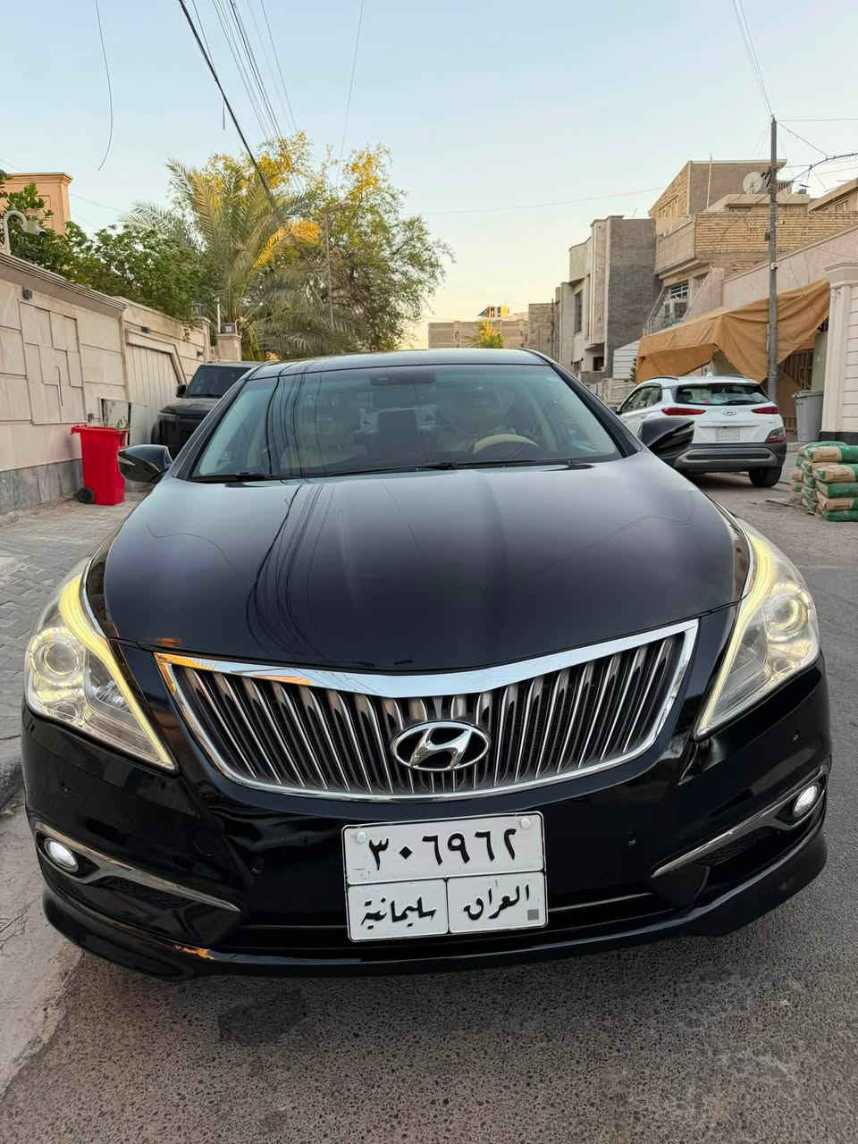 السلام عليكم 
هونداي ازيرا موديل 2013 خليجي مكفولة من الضرر والصبغ كفالة مكينة على وضع الشركة ممفتوحة سيارة احلة من الصور مكينة كير صدر تبريد تخم تاير كلة جديد بالعافية عل ياخذها سيارة جديدة رقم سليمانية ثاني يوم تحويل مكان السيارة بغداد الاعظمية سعر 124 وبيه مجال 
رقم موبايل ***********       ‭***********‬
