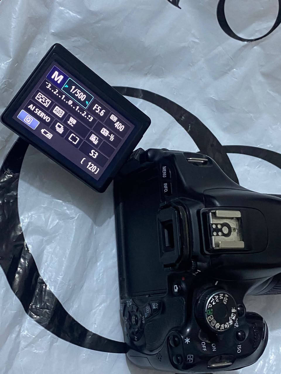 السلام عليكم من رخصه الادمن
كامرة كانون D600 للبيع 
الملحقات عدسه 50 ملم فتحه f 1.8
الشاحنة+ كادريتر نقل صور+ جنطه 
السعر 350 ألف وبيها مجال 
***********
