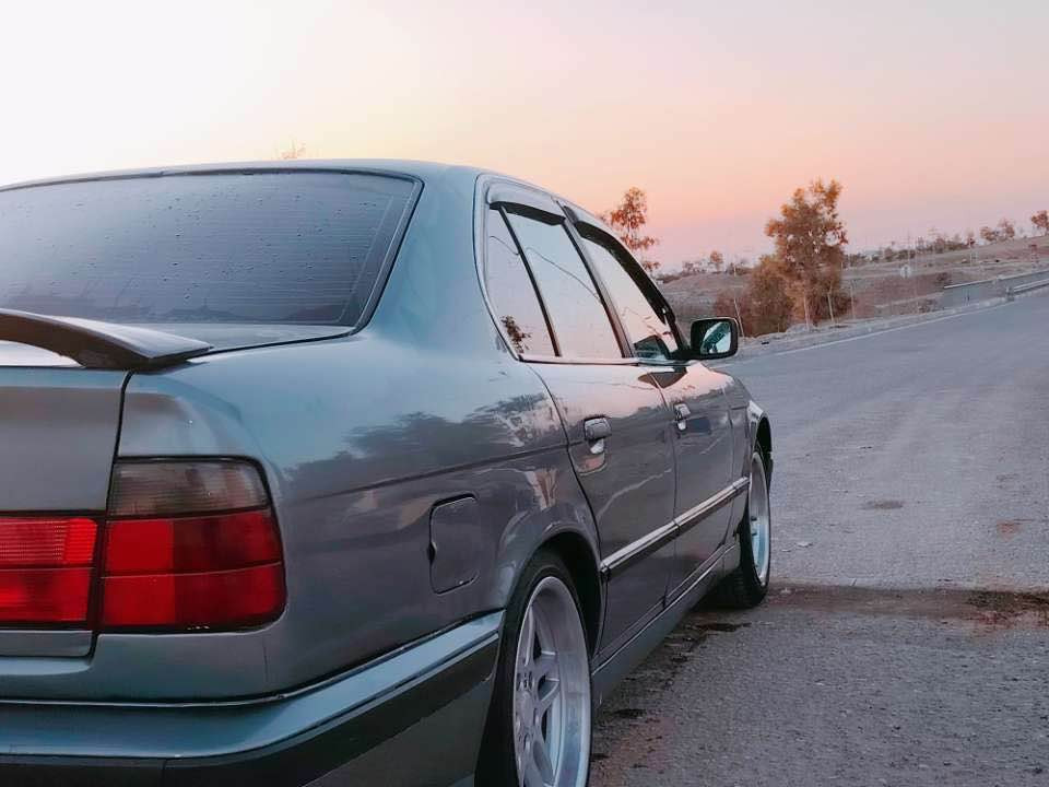 bmw 1991كامل كراوه ته 95 هه يكه ل 520 مه كينه ي  گؤراوه بؤ525 بي حه يبه كاره باياتر حه مو به لبط ته به و ره قه و حه مو شتي به شه رت مه كينه بوخاريشي نيه سلاته 2جام كاره بايه ليدران جه مبيكي سوكي بيشي هه يه قورس نيه 4 تايه ي به نوئي بؤ گؤراوه ناو يشي خاوينه و كراوه ته 1995 ته بريته و سعري 57 وه ره قه و محامه وه كاله و به ناو كردني به شه رته َ غرامه ي له سه ر نيه ژ.م*********** واتس ئەپی لەسەرە شوێن هەولێر أربيل, العراق
