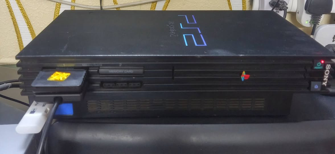 بلي 2 كامل ملحقات فلاش بي 29 لعبه جوستك واحده وفيشه وواير السعر 40 قفل بغداد الامين ماعندي توصيل ***********
