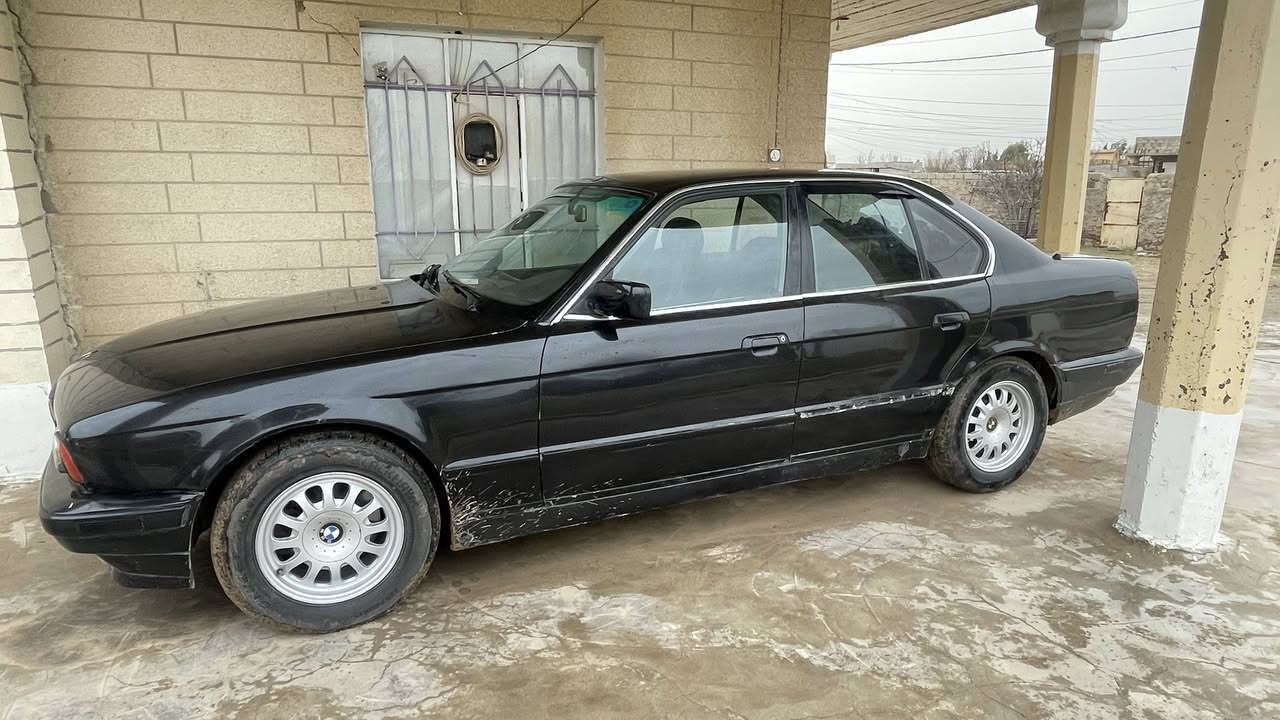 للبيع بي ام 525 اصل موديل 91كير ومحرك شرط السياره حلوه مال جناي والله  السعر 60 وبيها مجال مكان السياره موصل ناحيه ربيعه ***********
