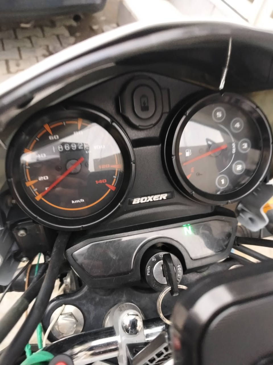 سلام عليكم بوكسر كلاسيك درجه جديد  بمعنه كلامه  ماشه 18 حقيقي رقم وسنويه   مكاني بغداد الحرية. سعر 2300.  موديل 2023 رقمي ***********
