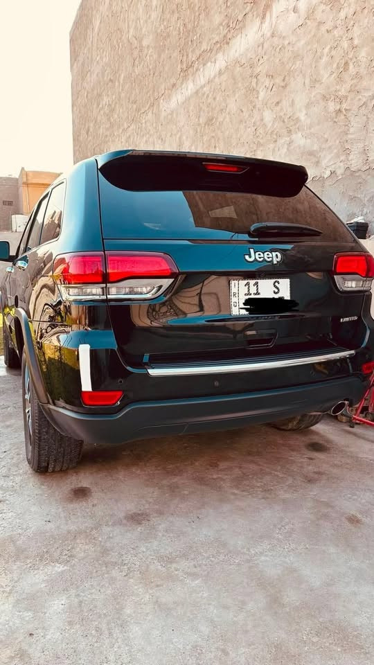🚗 جيب جراند شيروكي Limited 2021
🌏 وارد أمريكي
🔺مواصفات السيارة
▪️ محرك 3600 V6
▪️ تشغيل عن بعد
▪️ بصمة تشغيل وبصمة أبواب
▪️ فتحة سقف
▪️ جنطة كهربائية
▪️ كاميرا 360 درجة
▪️ رادارات أمامية وخلفية
▪️ رادار النقطة العمياء
▪️ حساسات أمامية وخلفية
▪️ توقف ذاتي
▪️ اAUTO HOLD
▪️ أنظمة قيادة
▪️ إشارات بالمرايا
▪️ كشنات جلد كهربائية
▪️ كشنات ميموري
▪️ تدفئة للمقاعد الأمامية
▪️ تدفئة للستيرن
▪️ شاشة 8 إنج
▪️ شاشة ديجتال للعدادات
▪️ إضاءة داخلية
▪️ الدشبورد مطعم صاج + صحراوي
🔺 معلومات السيارة
▪️ رقم بغداد
▪️ ماشية 41 ألف ميل
▪️ دخول السيارة سنة 2023
▪️ السنوية جديدة
🛠️ الضرر
▪️ جاملغ
▪️ بونيد سطحي
▪️ الشاصي والغاط والدواخل مكفولة  حسب السونار
▪️ الكير والمحرك والصدر والتبريد مكفولات
📍 مكان السيارة
▪️ بغداد - جسر ديالى القديم أو الكرادة
📱 رقم صاحب السيارة
***********
💥 لمعرفة السعر اترك أي تعليق داخل المنشور، سيصلك رد فوري بالسعر على الخاص
ـــــــــــــــــــــــــــــــــــــــــــــــــــــــــــــ
💥 اعلان هذه السيارة ممول والسيارة غير تابعة للصفحة، نحن مجرد صفحة إعلانات والتفاوض يكون بين البائع والمشتري وليس لدينا علاقة في تحديد السعر مع تمنياتنا بالتوفيق للطرفين🤝
#سيارتك_يمنه_تنباع
