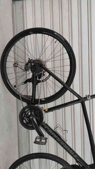 بسم الله الرحمن الرحيم 
دراجه ماركة cannondale الأمريكية
حجم 28 فريم ارتفاع فريم L
بريكات دسك حديث 
تك ماشة
وياله كانوندل
سستم شيمانو ديور 9*3
وياله بولبرن 
ماشة شفت بولبرن
مكاني موصل وهذا رقمي *********** او واتساب وجزاكم الله خيراً
