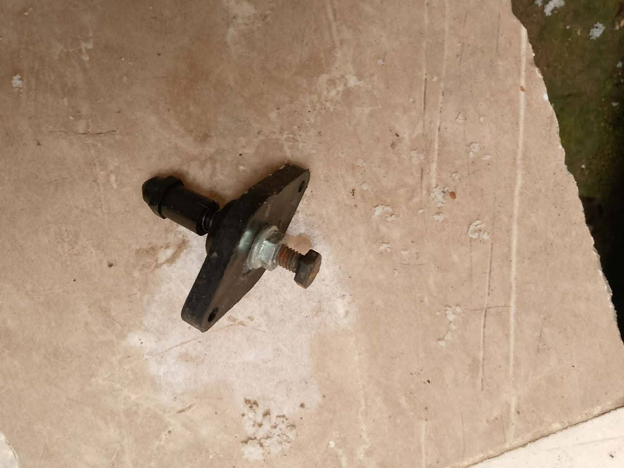 سلام عليكم غراض سايبا للبيع
(1) رباط حمايه للشاصي يصير بعرض السيارة من موديل 2012 وفوك سعرو 15 قفل 
(2) عينه وكلج مابيهم شي واعتقد شغالين ب 15 
(3) جوين مال راديته جديد مامستعمل ب 3 الف 
(4) اي سي ميكاني شغال ب 5 الف 
(5) مروحه مال راديته ب 5 الف 
(6) قبغ راديته ب 3 الف 
(7) فيتبمات فحم ب 10 الف 
(8) سيبايه ترهم لجميع سيارات ب 10 الف 
(9) مرايه مال سيكي ب 5 الف بدون جامه 
(10) لاستيكه مال درايم شف ب 3 الف 
(11) فلتر بانزين ب 2 ااف 
(12) دكم مال سايبا باب سائق ب 3 الف 
خاص مفتوح


**إذا كنت صاحب هذا الإعلان وتريد حذفه لأي سبب، رجاءا أرسل رسالة إلى الدعم الفني**