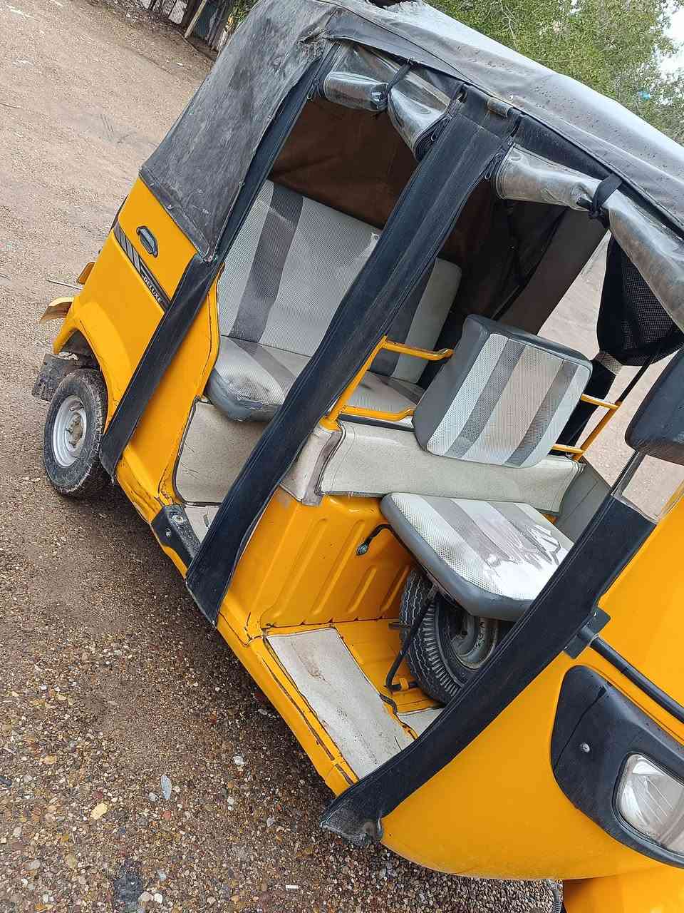 تكتك TVS موديل 2021 الوجبه الاولى بدون بيبان تكتك جديده جاهزه ما بيه اي نقص كبل  للشارع امرقمه لوحه وسنويه تحويل ثاني يوم المكان بغداد العبيدي السعر 6250 وبيها مجال الشراي يخابر ***********
