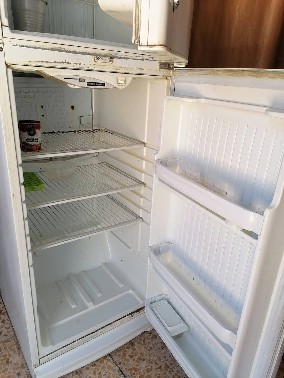 ثلاجة  كونكورد حجم ٢٠  قدم او أكبر ما أدري بالضبط ما داخلة تصليح 
السعر ٢٠٠ وبيها مجال قليل
شرط تجميد وتبريد
للاستفسار الاتصال على الرقم *********** او المراسلة
