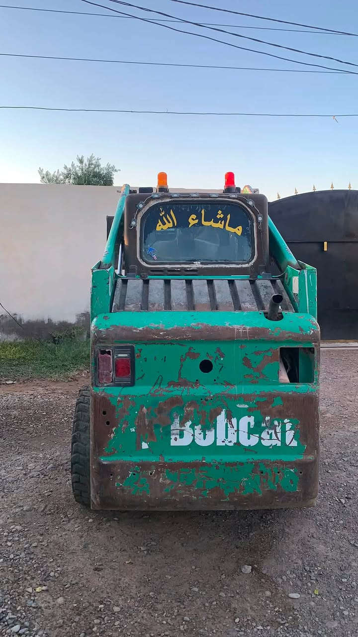 للبيع شفل بوبكات موديل 2000 حجم 130s رقم سنوية محرك كابوتة مستخدم قليل كهربائيات كلهة شغاله مابي اي نقص سعر (90)وبي مجال مكان ديالى المنصوريه/(***********)
