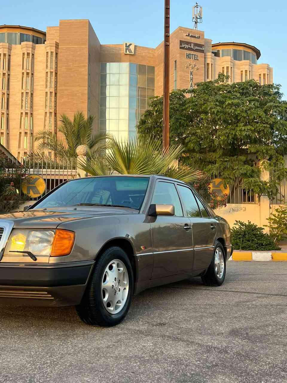 سلام عليكم
للبيع مارسيدس 
مديل 90
ومحرك وكير بلاد جديد
غرفه جلد بيجي نظافه 100 بل 100
عازل السياره كلهه من طول للطول
سلايت شغال
تبريد ثلج 
رقم بغداد دولي
مكان السياره نجف
السعر 80 وبيه مجال قليل
للستفسار اتصل
***********فلاح العامري
