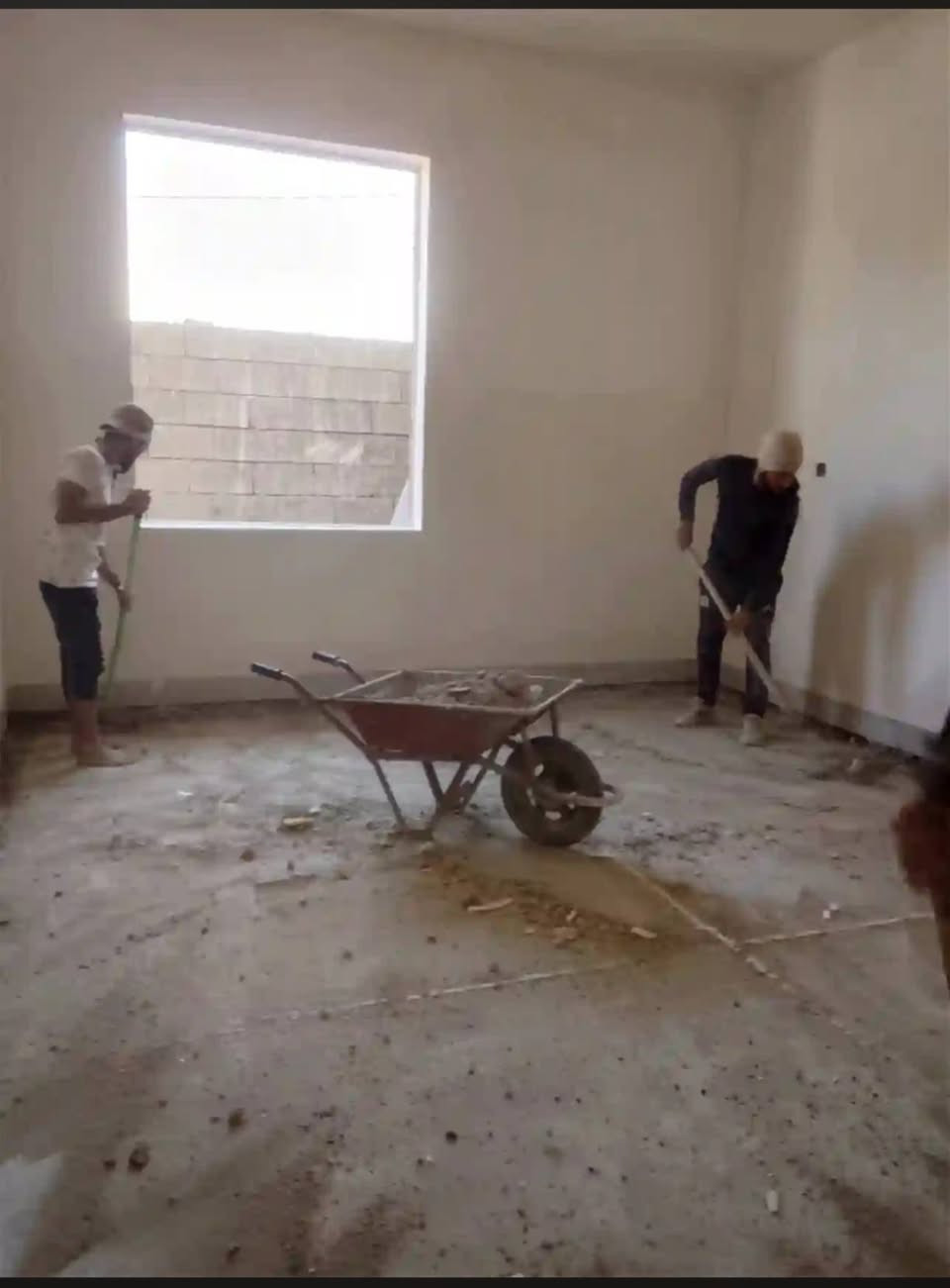 سلام عليكم  / يوجد كادر عمل جاهز/ تصعيد مواد/ تنضيف بيوت/ تفليش/ تكشيط/ تنضيف حدائق/ دفن نهري  / شقلنه ليل ونهار   /ومعداتنه جاهز/ ماعليك بس تصال على رقم  /     ***********
