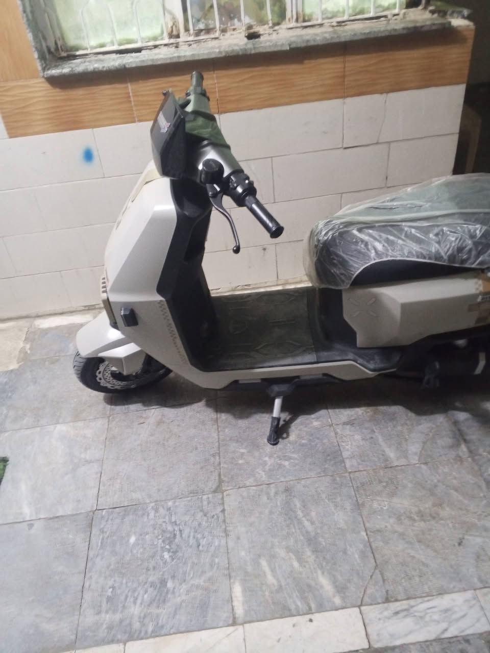 دراجة شحن تسلا صار له شهرين من طلعه من الوكيل البطاريه 100
السعر 900
الرقم ***********
