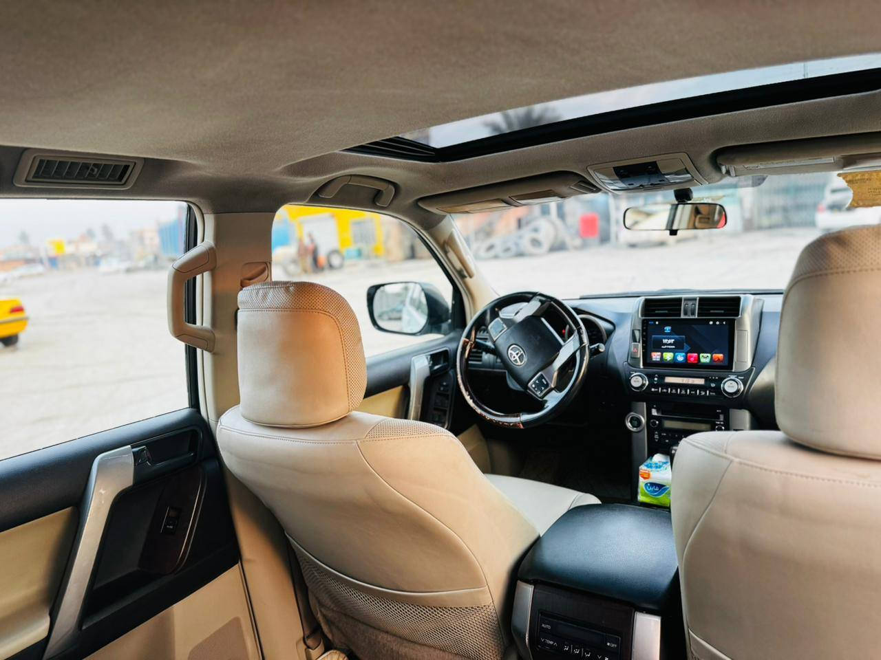 بسمي مكفوله من الضربه والتبديل
مكينه6 سلندر 
حداديه مسويلها ادمه كامله 
تخم تاير جديد
السياره فول مواصفات فول 
فتحه 
بصمه كشنات جلد 
7 راكب 
السياره ماشيه  فوك لا ١٠٠ شويه 
جاهزه عل ٢٤ حبايه 
وسياره عل ايد وحده 
السعر 280 وبيها مجال بسيط 
مكانها حله 
***********
