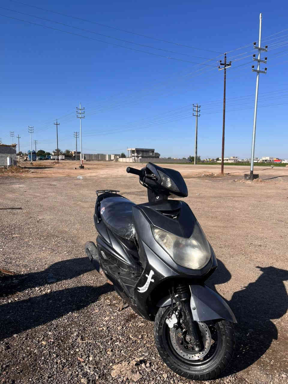 سلام عليكم شباب دراجه سكنس فحل نوزل خطين قبق نفخ ياباني دراجه بلاد كلش حلوه ما ناقصهه كلشي كهربائيات كلهه شغاله اشاير لايت امامي بك لايت كفرات بلاديه نضيفه. الرقم ***********مكان ديالى
