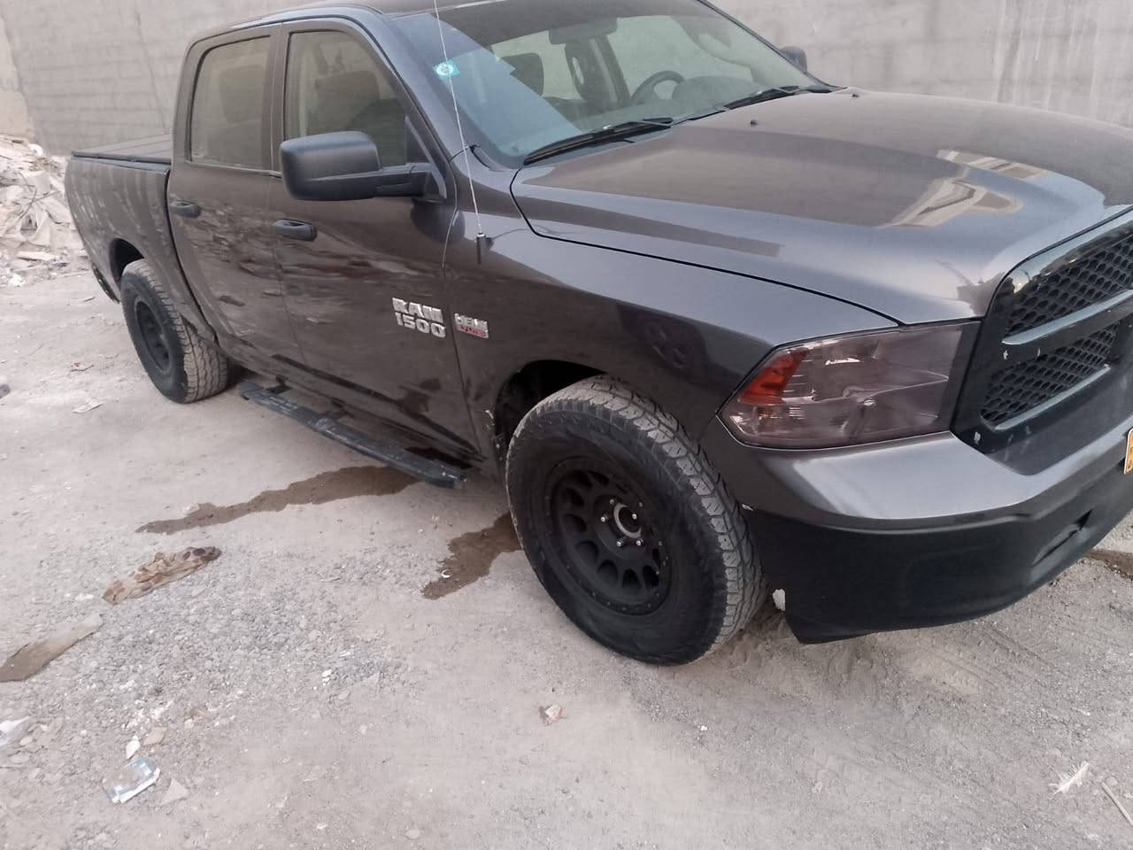 رام كلاسيك 18,سعر21،رقم،بغداد،حادث جاملغ خلفي بدون تبديل اي قطعه سياره نضيفه جدا. ***********بي وتساب.
