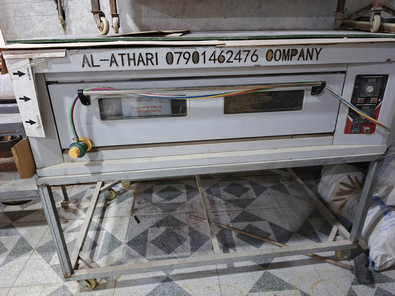فرن جديد مامشتغل أبد مع خمارة مع طاوليات وكذلك بطل خمارة وكذلك ميز عدد ٢ 
العنوان/ناصريه سوق الشيوخ
للاتصال ع الرقم ***********
